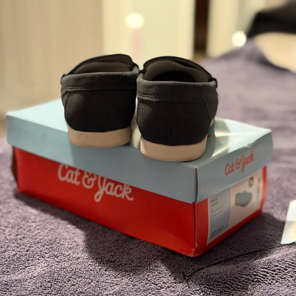 Cat & Jack comfortable dark